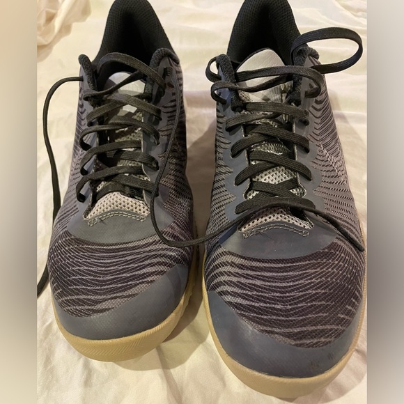 EUC Nike Kobe Mentality Basketball Shoes, size 6.5 Y/39, black/grey color main image 10